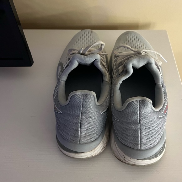 Women’s ASICS - Picture 4 of 7